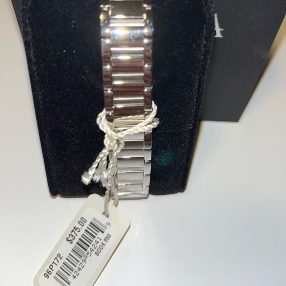 Silver Bulova watch with black face - Picture 4 of 7